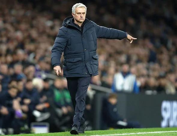  热刺新帅上任三连胜，穆里尼奥战术受质疑  