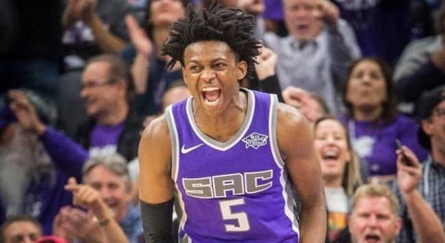  国王福克斯提前顶薪续约五年  